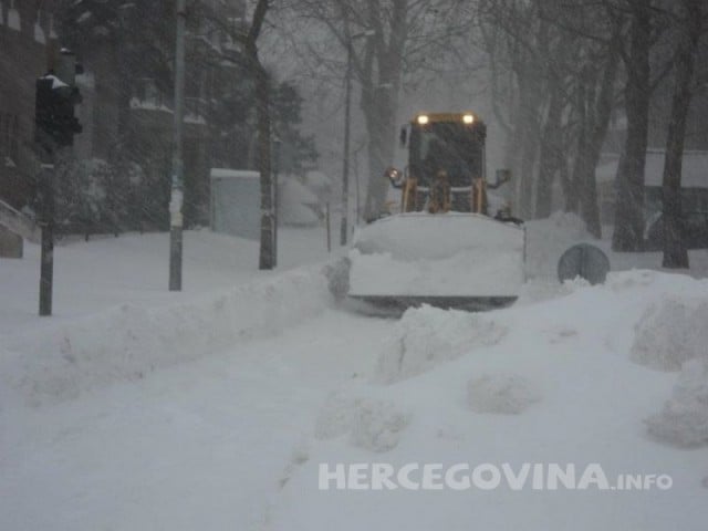 snijeg-u-mostaru-preko-metra-grad-paraliziran.jpg