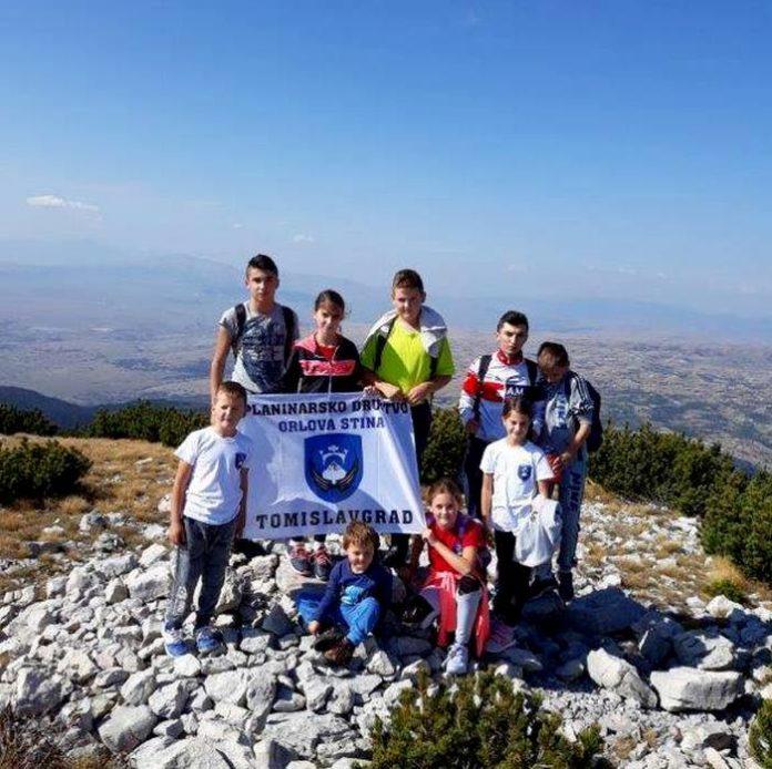 Mali planinari na Malom Vranu, najmlađi planinar trioipolgodišnji Stipan Marić