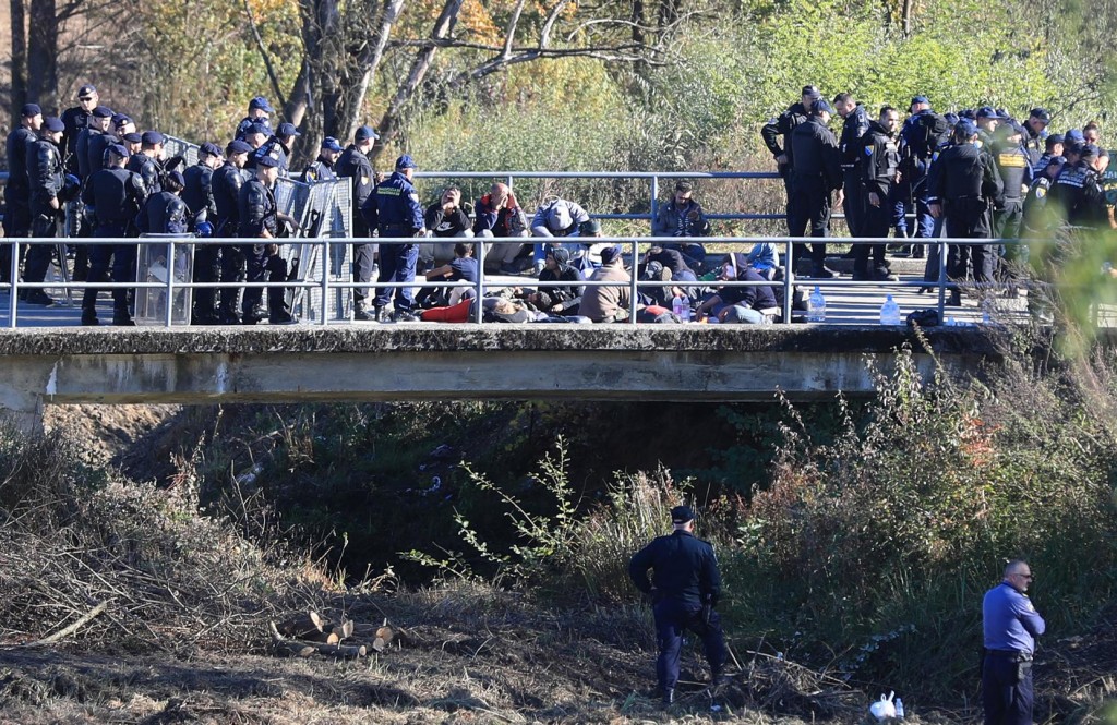 Migranti na ničijoj zemlji