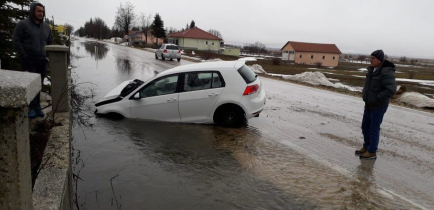 Poplavljeni podrumi, garaže i dijelovi prometnica kod Tomislavgrada, vozači oprez