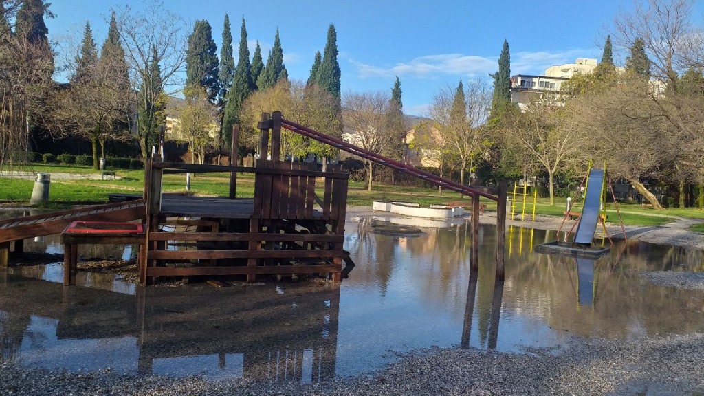 park Zrinjevac, kiša, Mostar, vrijeme, BIH, kiša