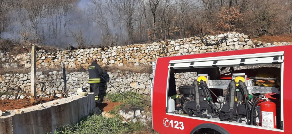 Vatrogaci Široki Brijeg požar