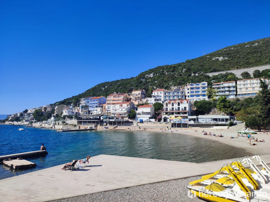 Neum i u listopadu ima kupača i turista