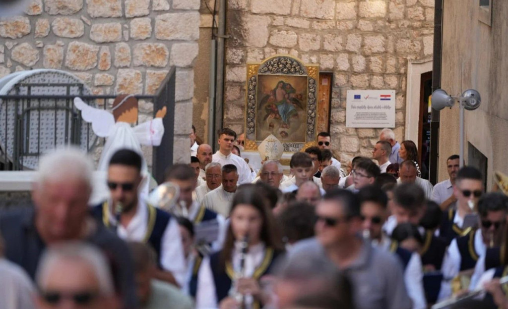 Imotski Gospa od Anđela procesija