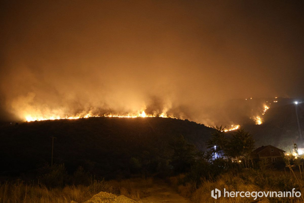 Požar Mostar noć vatrogasci