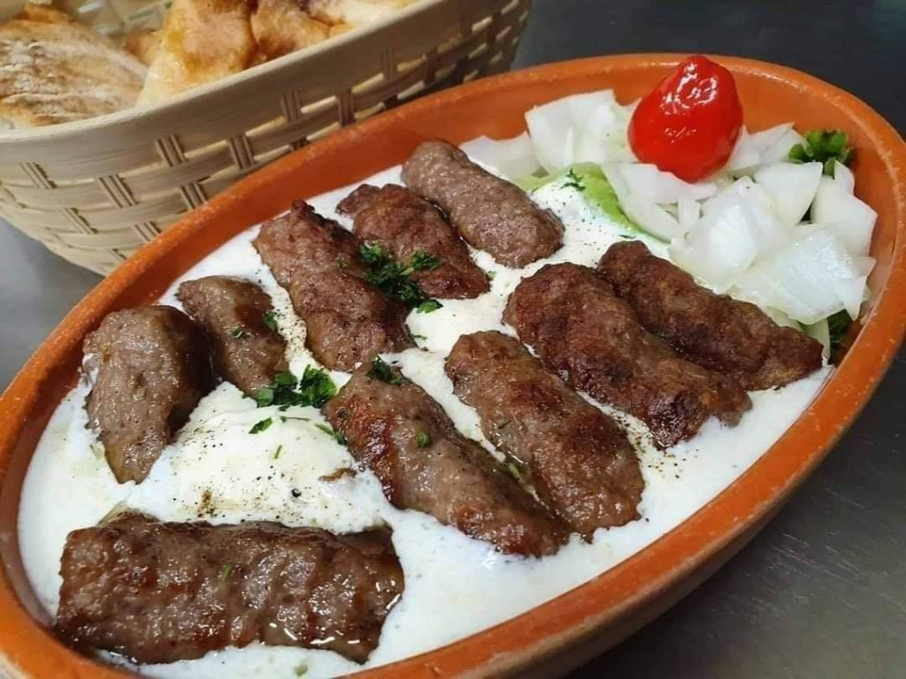 Ćevapi u kajmaku