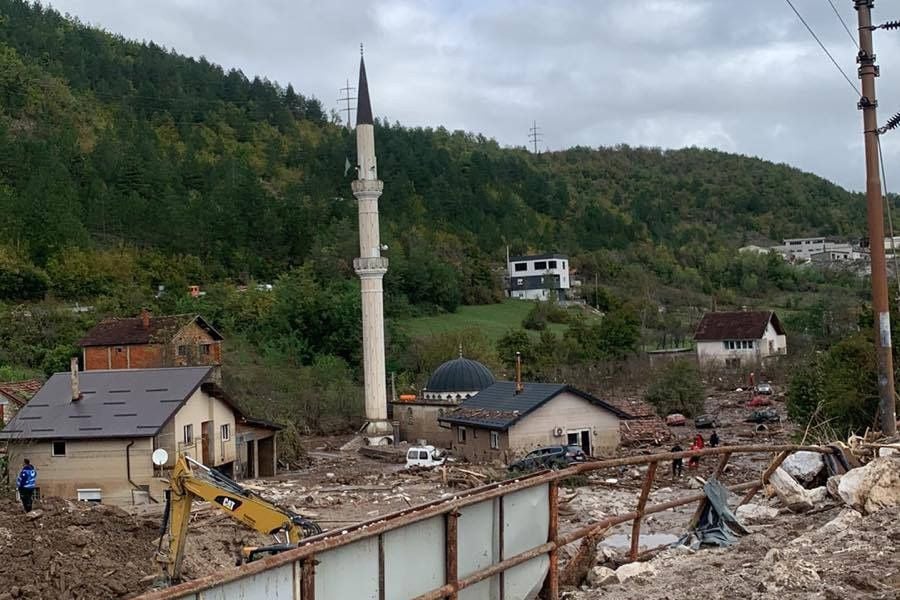 Poplavljena džamija u Jablanici