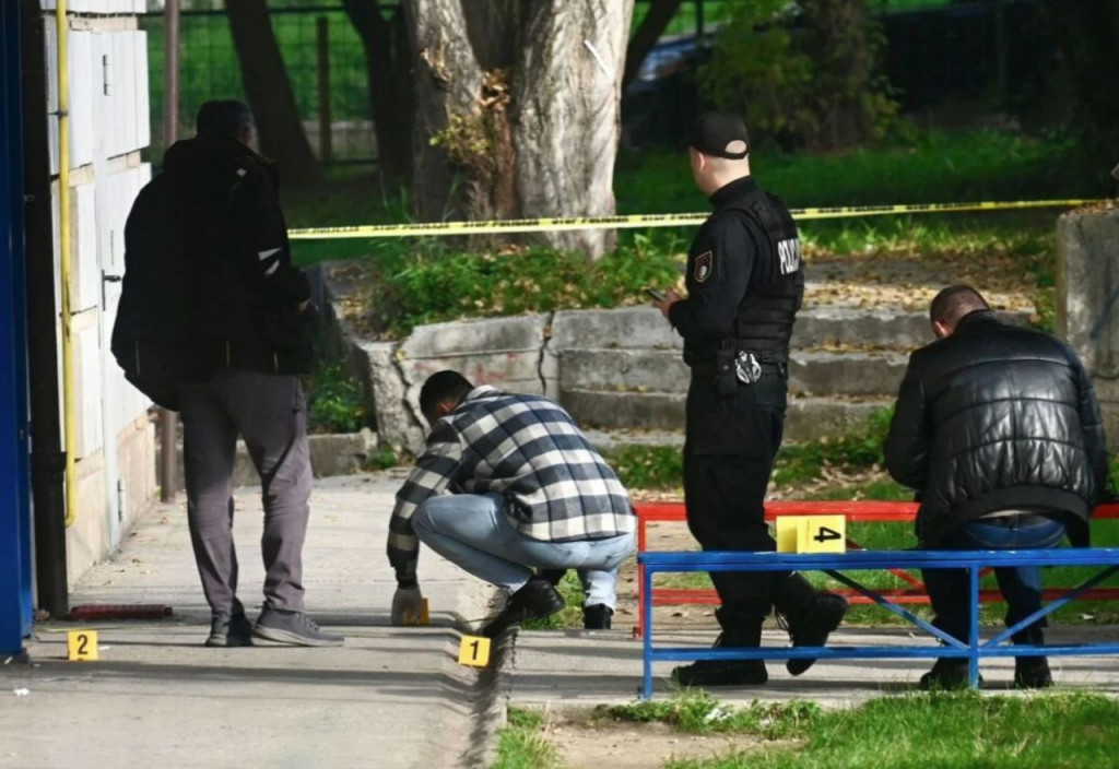 Ranjen učenik ispred Srednje metalske škole u Sarajevu
