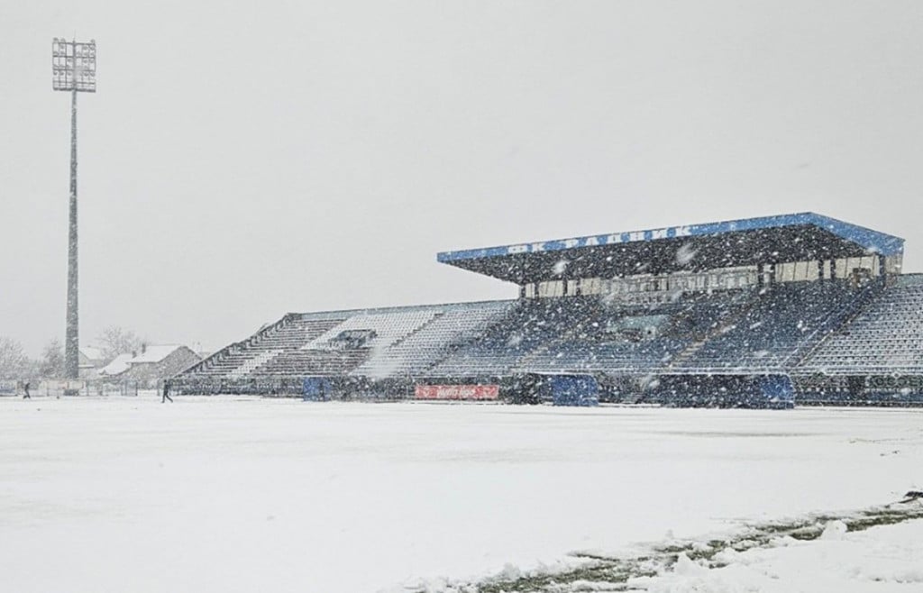 Radnik Zrinjski, stadion Radnika snijeg