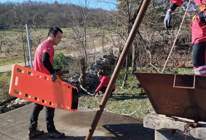 izvlačenje tijela iz čatrnje Ljubuški